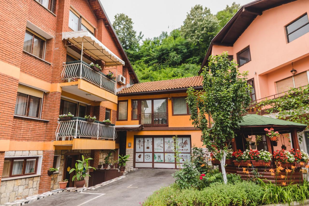 Rooms & Apartment Gh Pasha ทูซลา ภายนอก รูปภาพ